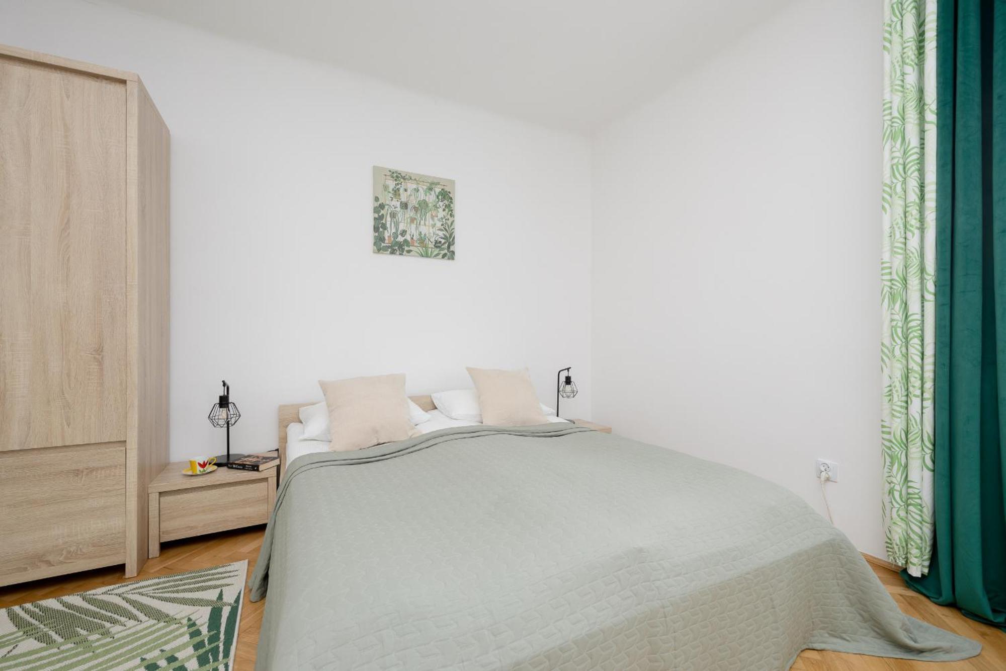 Spacious Apartment For 6 People Near The Old Town By Noclegi Renters Varşova Dış mekan fotoğraf