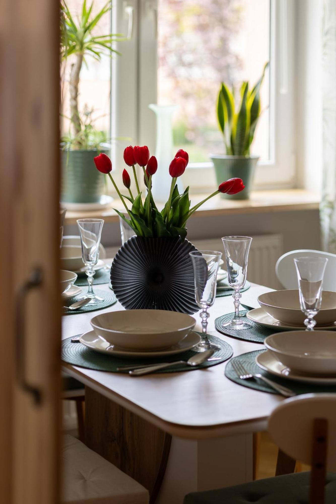 Spacious Apartment For 6 People Near The Old Town By Noclegi Renters Varşova Dış mekan fotoğraf